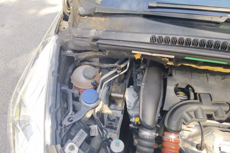 Used Peugeot 3008 2015 1.6THP Automatic Prestige Edition Engine Bay Right