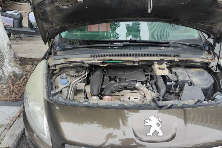 Used Peugeot 3008 2015 1.6THP Automatic Classic Edition Engine Bay Right
