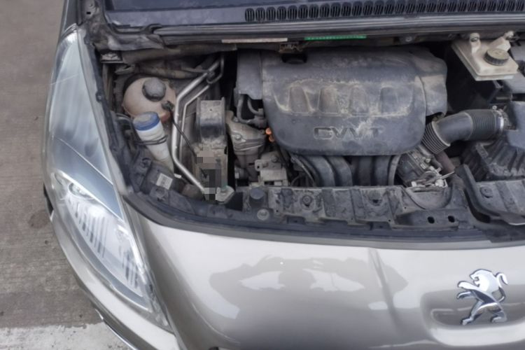 Used Peugeot 3008 2015 2.0L Automatic Classic Edition Engine Bay Right