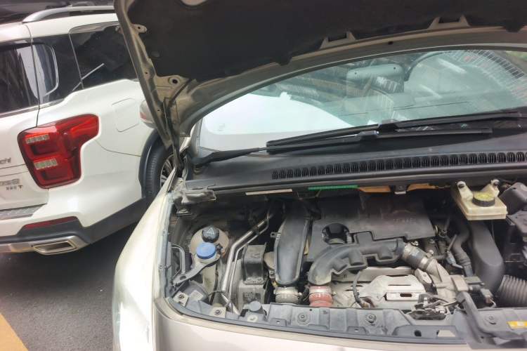 Used Peugeot 3008 2015 1.6THP Automatic Classic Edition Engine Bay Right