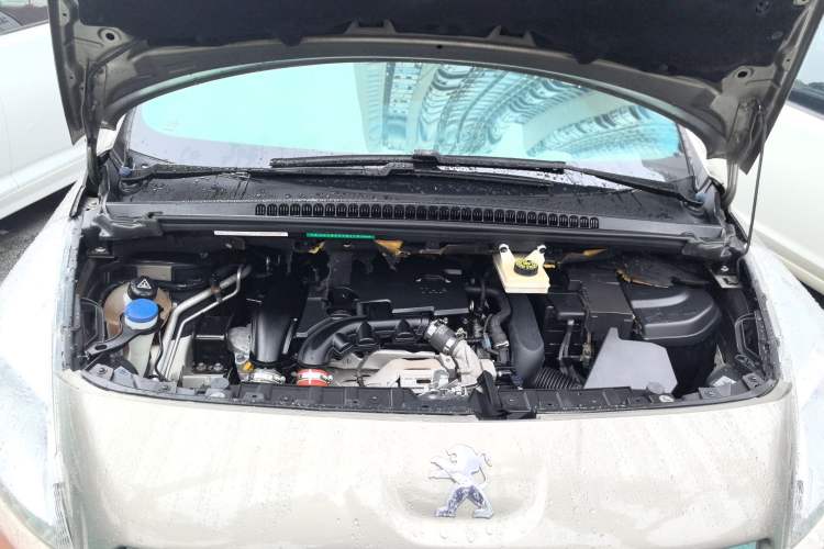 Used Peugeot 3008 2015 1.6THP Automatic Classic Edition Engine Bay