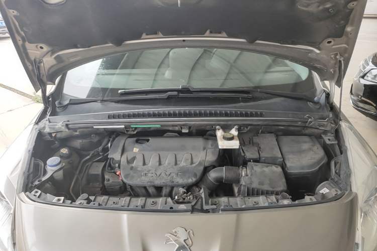 Used Peugeot 3008 2015 2.0L Automatic Trend Edition Engine Bay