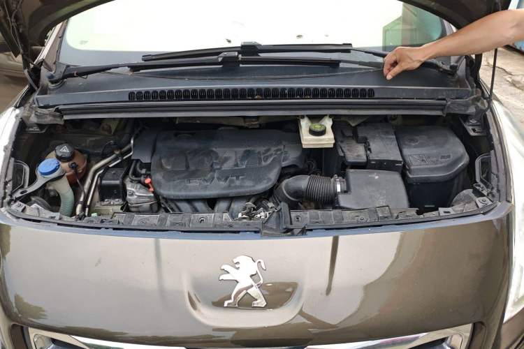 Used Peugeot 3008 2015 2.0L Automatic Trend Edition Engine Bay