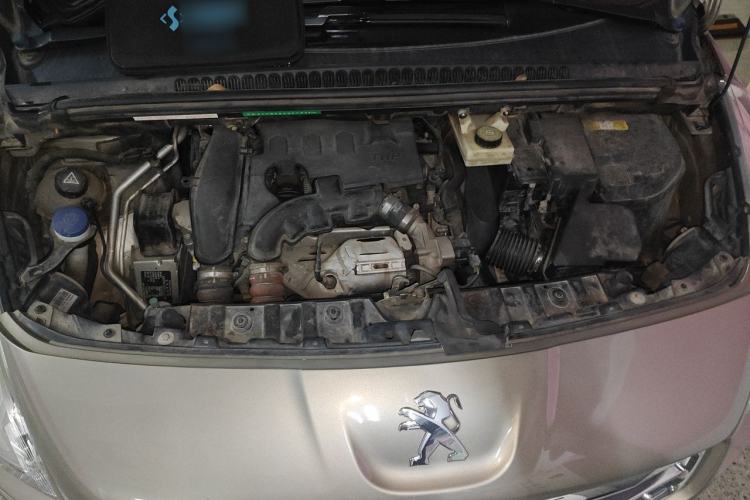 Used Peugeot 3008 2015 1.6THP Automatic Prestige Edition Engine Bay