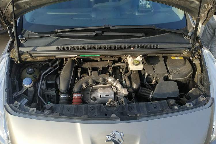 Used Peugeot 3008 2015 1.6THP Automatic Prestige Edition Engine Bay