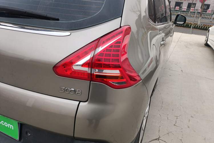 Used Peugeot 3008 2015 2.0L Manual Classic Edition Exterior 3