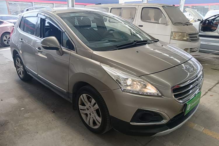Used Peugeot 3008 2015 2.0L Automatic Trend Edition Front Right 45 Deg