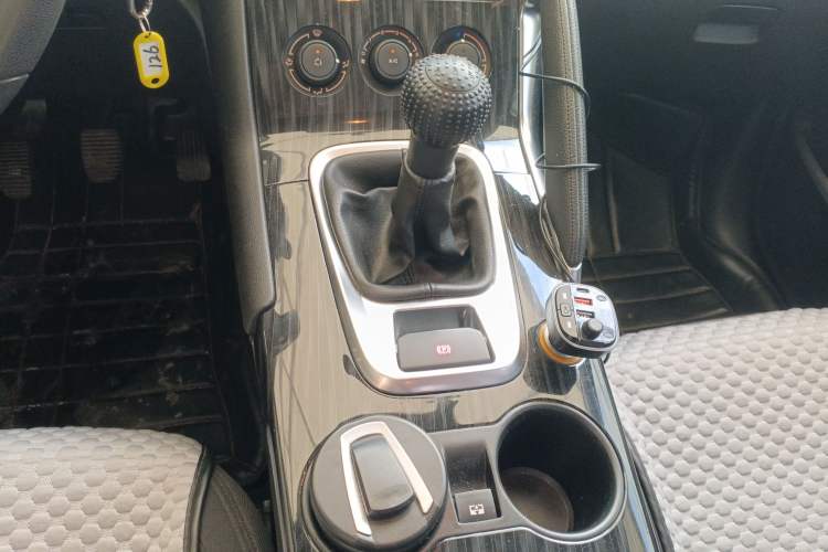 Used Peugeot 3008 2015 2.0L Manual Classic Edition Gear Lever