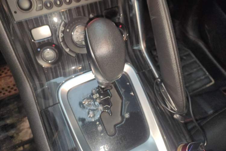 Used Peugeot 3008 2015 2.0L Automatic Trend Edition Gear Lever