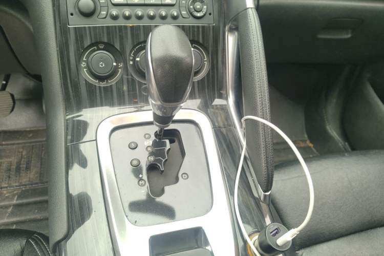 Used Peugeot 3008 2015 2.0L Automatic Classic Edition Gear Lever