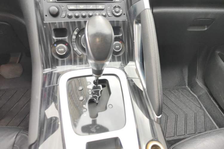 Used Peugeot 3008 2015 2.0L Automatic Trend Edition Gear Lever