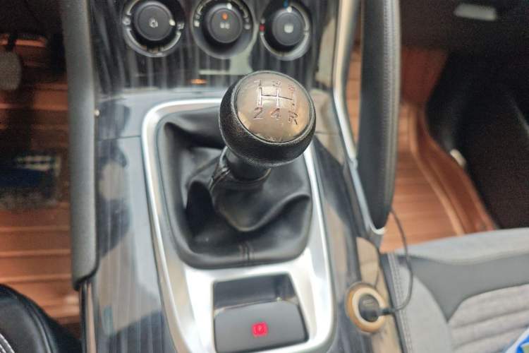 Used Peugeot 3008 2015 2.0L Manual Classic Edition Gear Lever