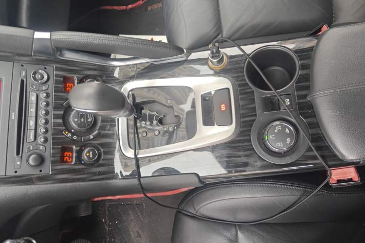 Used Peugeot 3008 2015 1.6THP Automatic Trend Edition Gear Lever