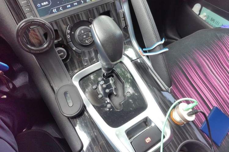 Used Peugeot 3008 2015 2.0L Automatic Trend Edition Gear Lever