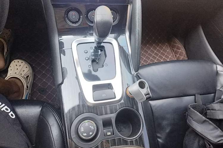 Used Peugeot 3008 2015 1.6THP Automatic Classic Edition Gear Lever