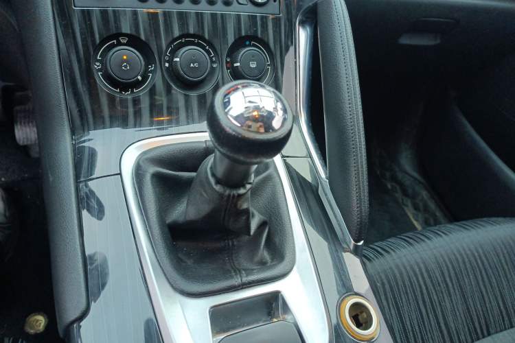 Used Peugeot 3008 2015 2.0L Manual Classic Edition Gear Lever