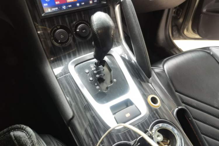 Used Peugeot 3008 2015 2.0L Automatic Classic Edition Gear Lever