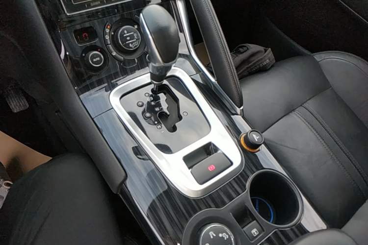 Used Peugeot 3008 2015 1.6THP Automatic Prestige Edition Gear Lever