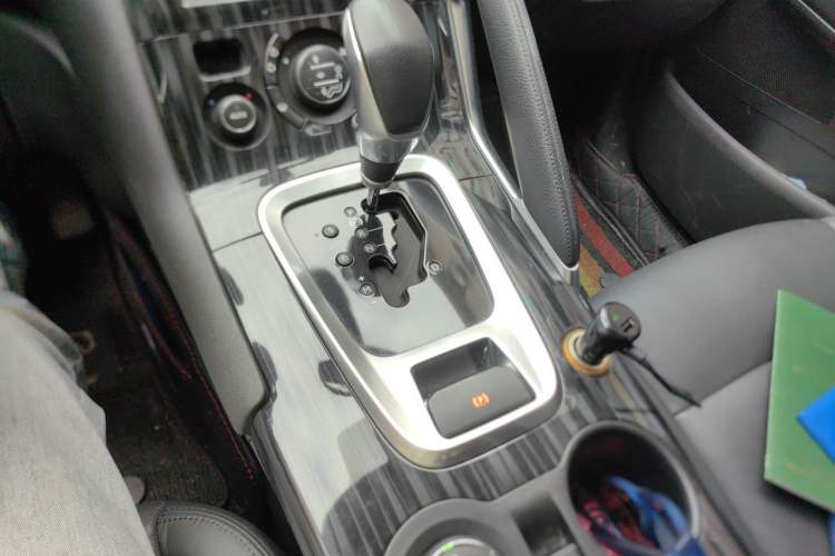 Used Peugeot 3008 2015 1.6THP Automatic Prestige Edition Gear Lever