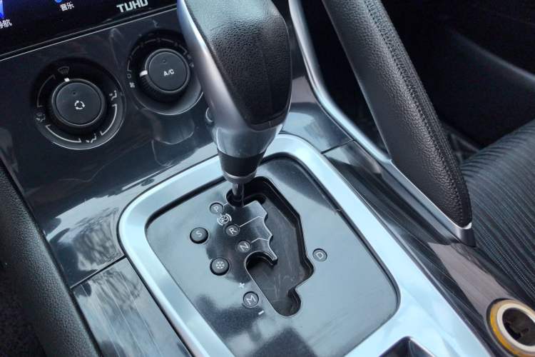 Used Peugeot 3008 2015 1.6THP Automatic Classic Edition Gear Lever