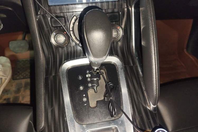 Used Peugeot 3008 2015 1.6THP Automatic Prestige Edition Gear Lever