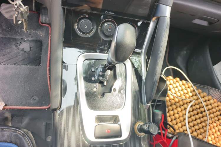 Used Peugeot 3008 2015 1.6THP Automatic Classic Edition Gear Lever