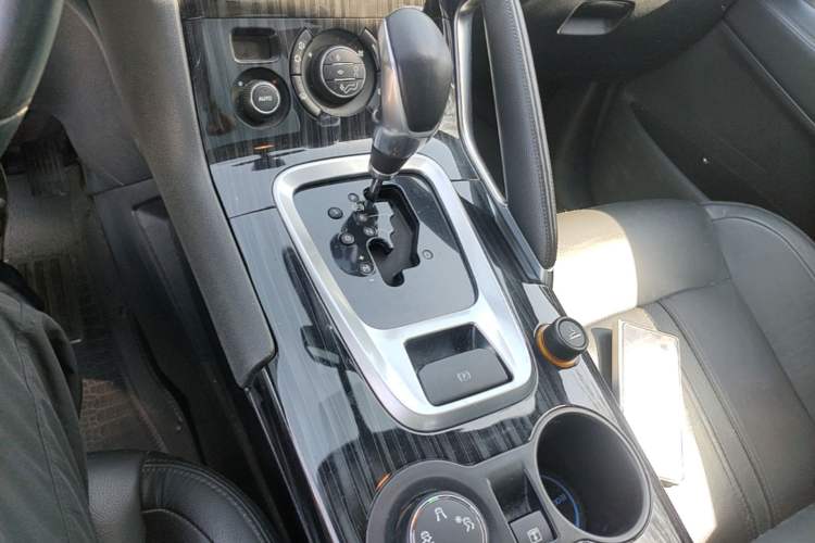 Used Peugeot 3008 2015 1.6THP Automatic Prestige Edition Gear Lever