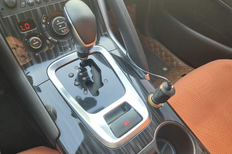 Used Peugeot 3008 2015 2.0L Automatic Trend Edition Gear Lever
