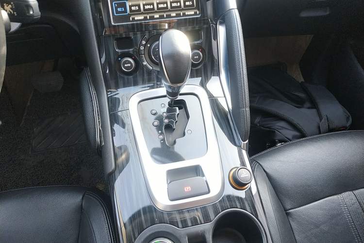 Used Peugeot 3008 2015 1.6THP Automatic Prestige Edition Gear Lever
