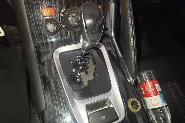 Used Peugeot 3008 2015 2.0L Automatic Trend Edition Gear Lever