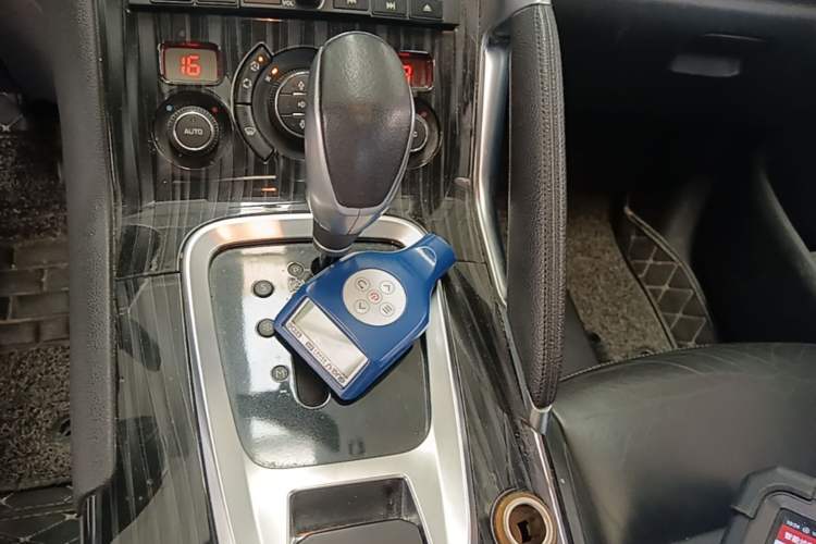 Used Peugeot 3008 2015 2.0L Automatic Trend Edition Gear Lever