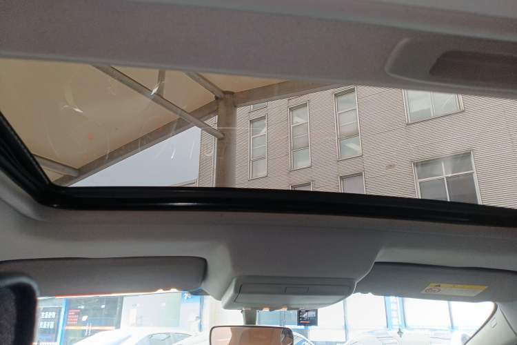 Used Peugeot 3008 2015 2.0L Manual Classic Edition Headliner