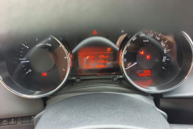 Used Peugeot 3008 2015 1.6THP Automatic Classic Edition Instrument Cluster