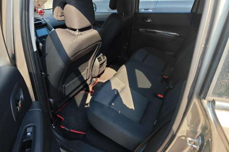 Used Peugeot 3008 2015 1.6THP Automatic Classic Edition Interior 3