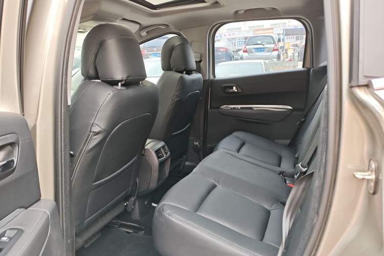 Used Peugeot 3008 2015 2.0L Automatic Classic Edition Interior 3