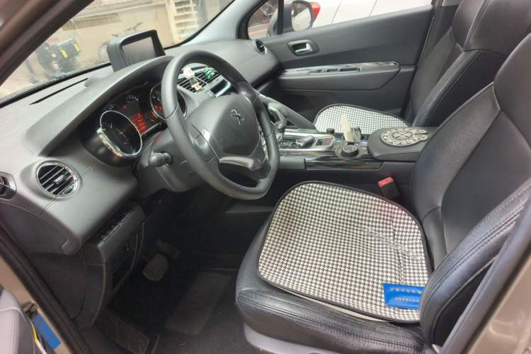 Used Peugeot 3008 2015 1.6THP Automatic Classic Edition Left Front Seat