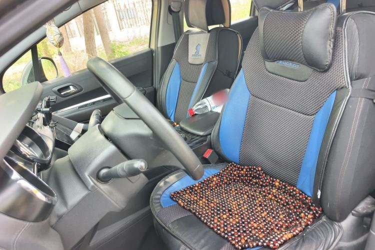 Used Peugeot 3008 2015 1.6THP Automatic Classic Edition Left Front Seat