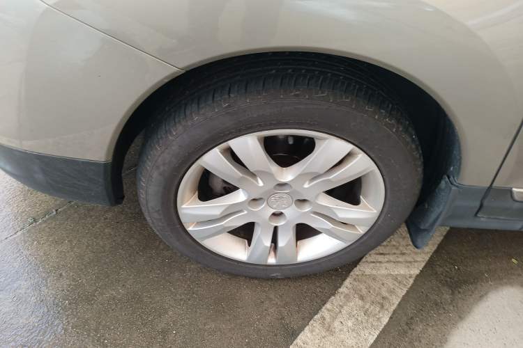 Used Peugeot 3008 2015 2.0L Manual Classic Edition Left Front Wheel Hub
