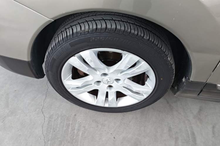 Used Peugeot 3008 2015 1.6THP Automatic Prestige Edition Left Front Wheel Hub