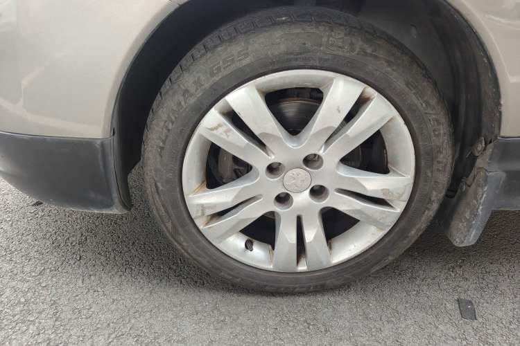 Used Peugeot 3008 2015 1.6THP Automatic Prestige Edition Left Front Wheel Hub