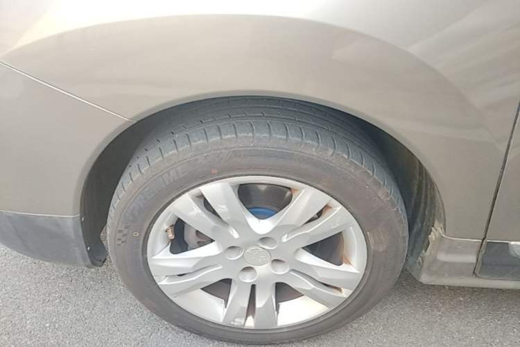Used Peugeot 3008 2015 1.6THP Automatic Classic Edition Left Front Wheel Hub