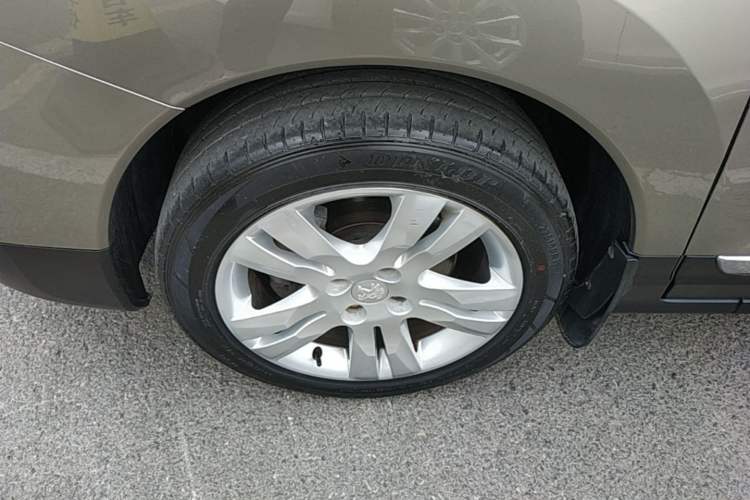 Used Peugeot 3008 2015 1.6THP Automatic Prestige Edition Left Front Wheel Hub