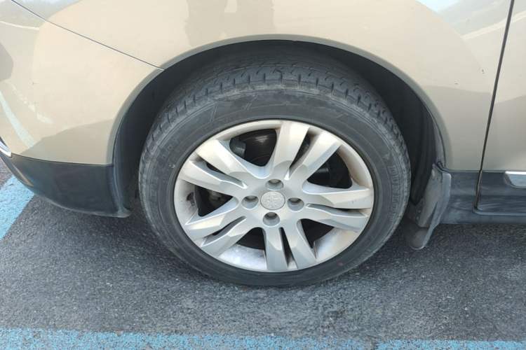 Used Peugeot 3008 2015 1.6THP Automatic Prestige Edition Left Front Wheel Hub