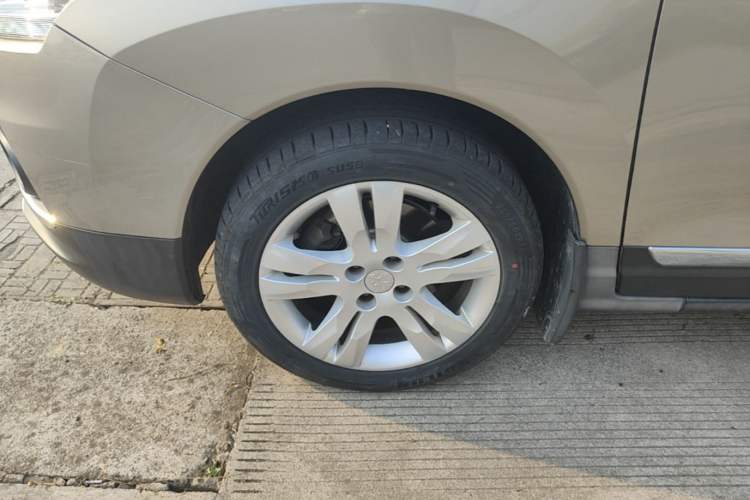 Used Peugeot 3008 2015 2.0L Automatic Trend Edition Left Front Wheel Hub