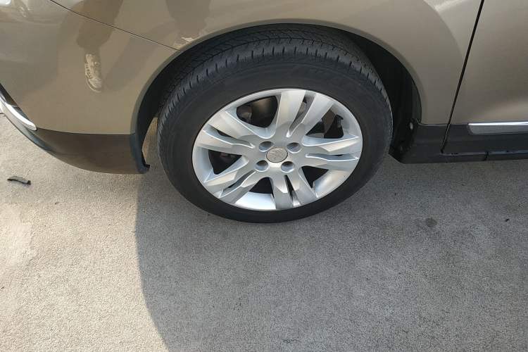 Used Peugeot 3008 2015 1.6THP Automatic Prestige Edition Left Front Wheel Hub