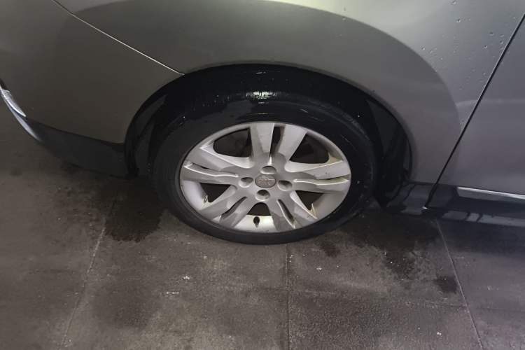 Used Peugeot 3008 2015 2.0L Automatic Trend Edition Left Front Wheel Hub