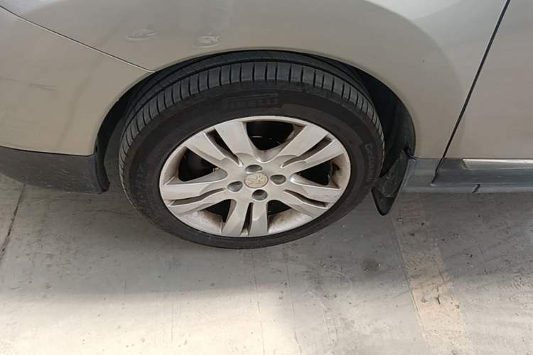 Used Peugeot 3008 2015 2.0L Automatic Trend Edition Left Front Wheel Hub