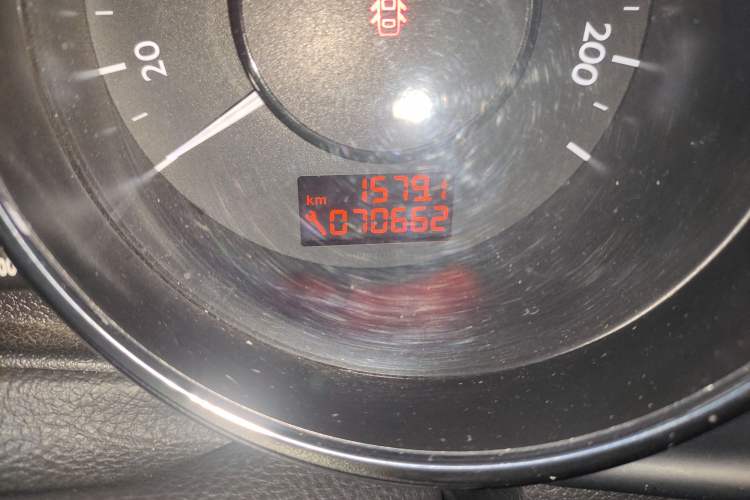 Used Peugeot 3008 2015 2.0L Automatic Trend Edition Odometer Close Up
