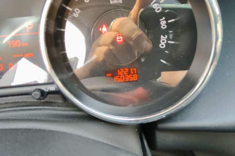 Used Peugeot 3008 2015 1.6THP Automatic Classic Edition Odometer Close Up