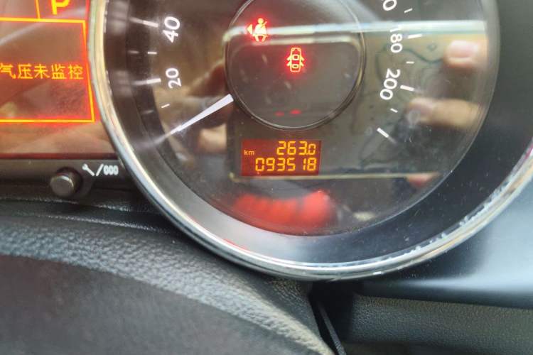 Used Peugeot 3008 2015 1.6THP Automatic Prestige Edition Odometer Close Up